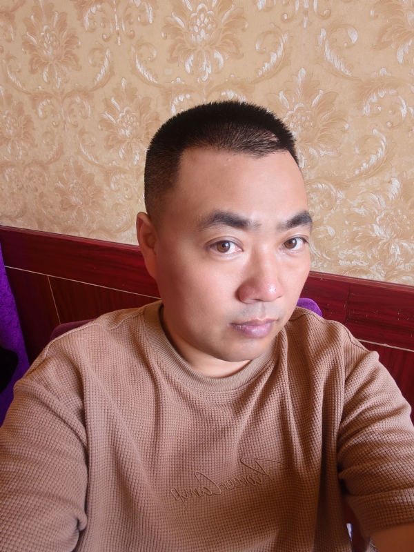 擦亮眼睛向前看的第一张照片--漳平相亲网